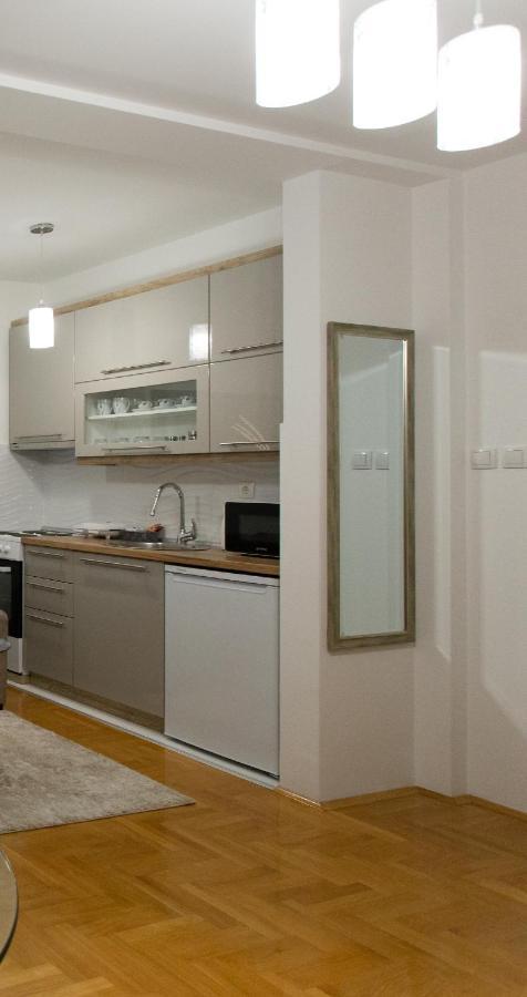 Apartman Sunset สเรมสกา มิโตรวิตซา ภายนอก รูปภาพ