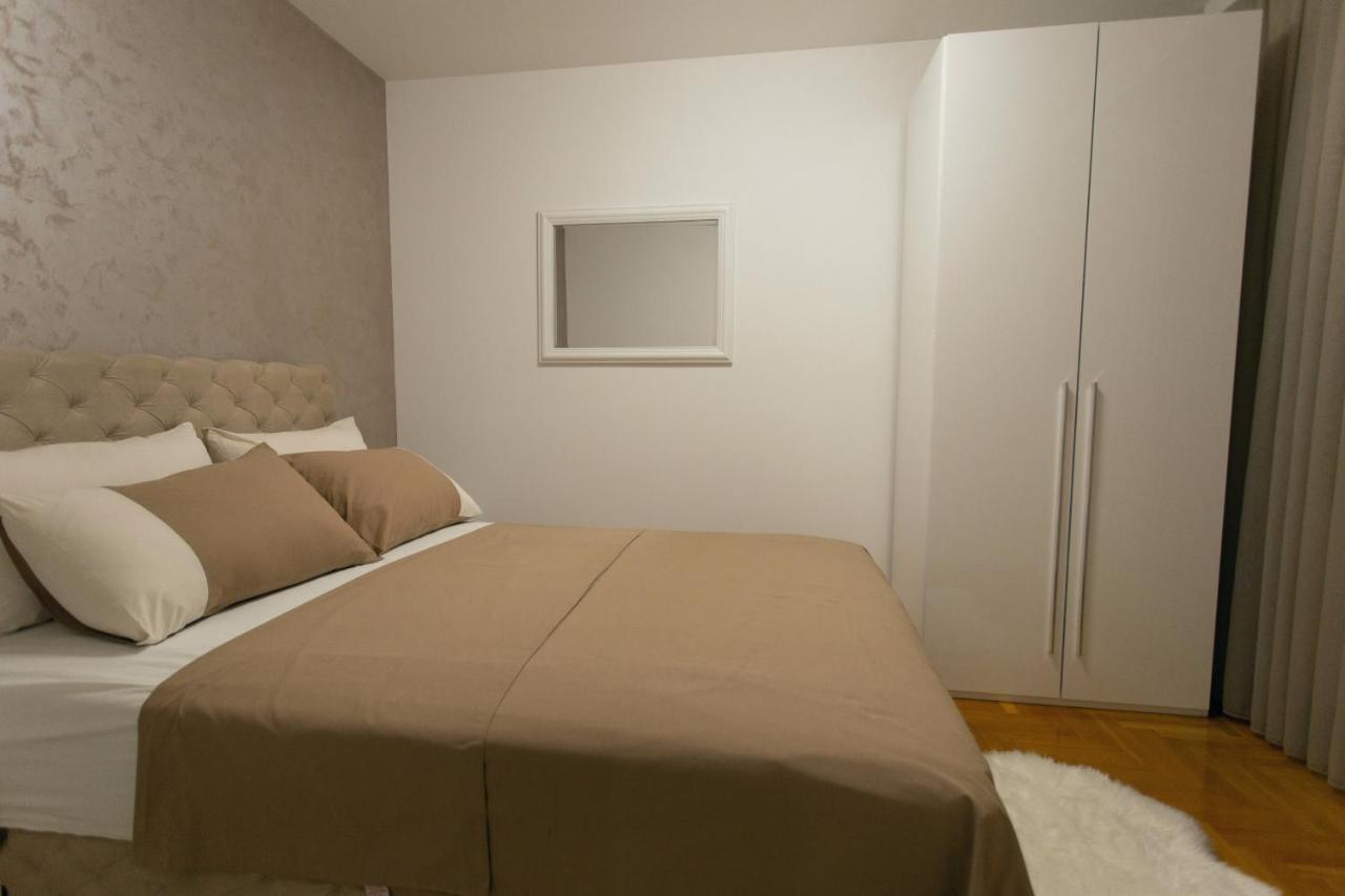 Apartman Sunset สเรมสกา มิโตรวิตซา ภายนอก รูปภาพ