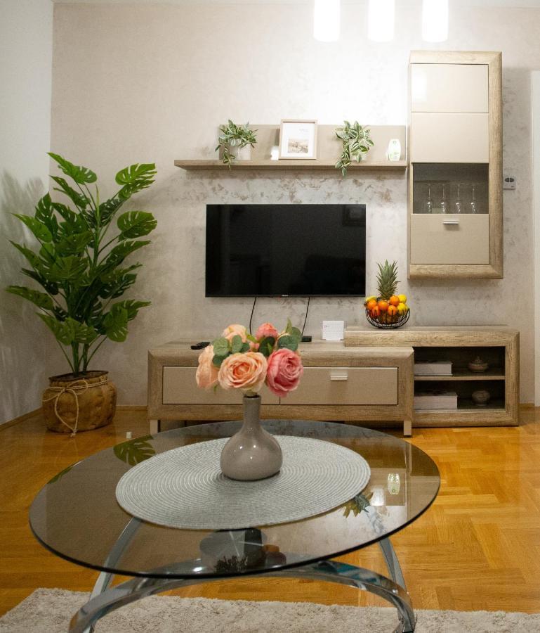 Apartman Sunset สเรมสกา มิโตรวิตซา ภายนอก รูปภาพ